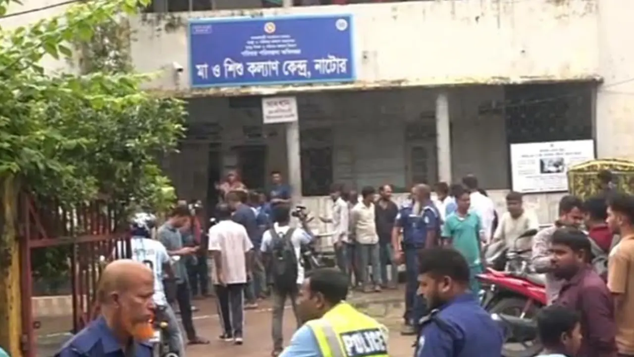 চিকিৎসকের অবহেলায় নবজাতকের মৃত্যুর অভিযোগ, হাসপাতাল ভাঙচুর
