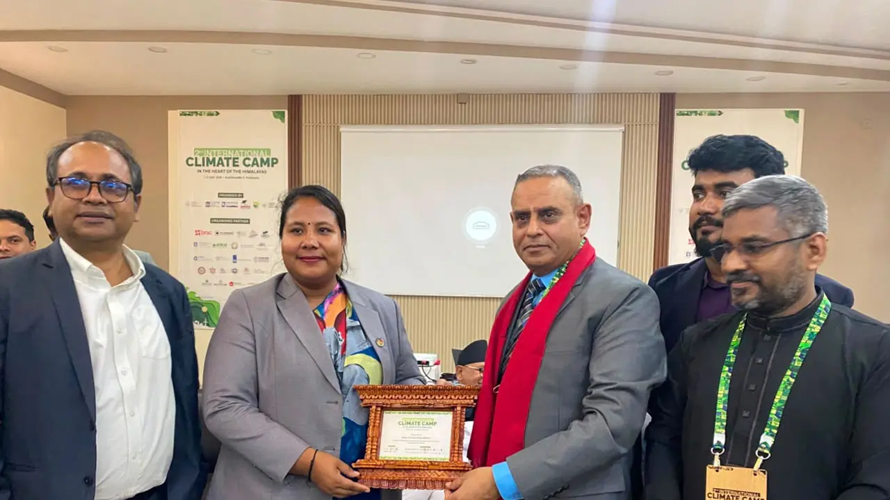 নেপালে জলবায়ু ক্যাম্পে সম্মাননা পেলেন স্টামফোর্ড উপাচার্য