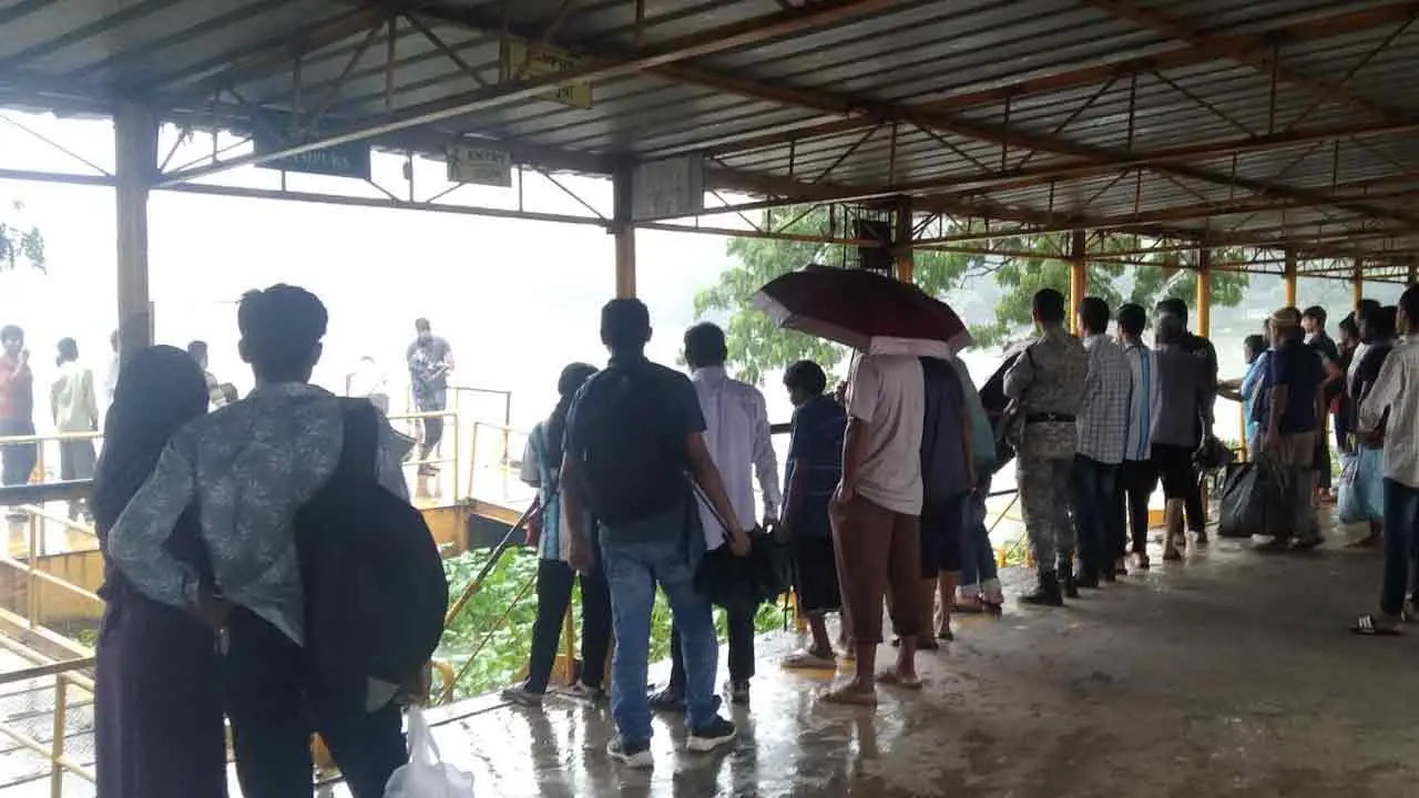 হাতিরঝিলে বেড়েছে পানি, গুলশান থেকে বন্ধ ওয়াটার ট্যাক্সি চলাচল