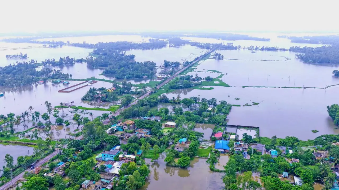 কক্সবাজারে বন্যায় ২ শিশুর মৃত্যু, পানিবন্দি ৩ লক্ষাধিক মানুষ