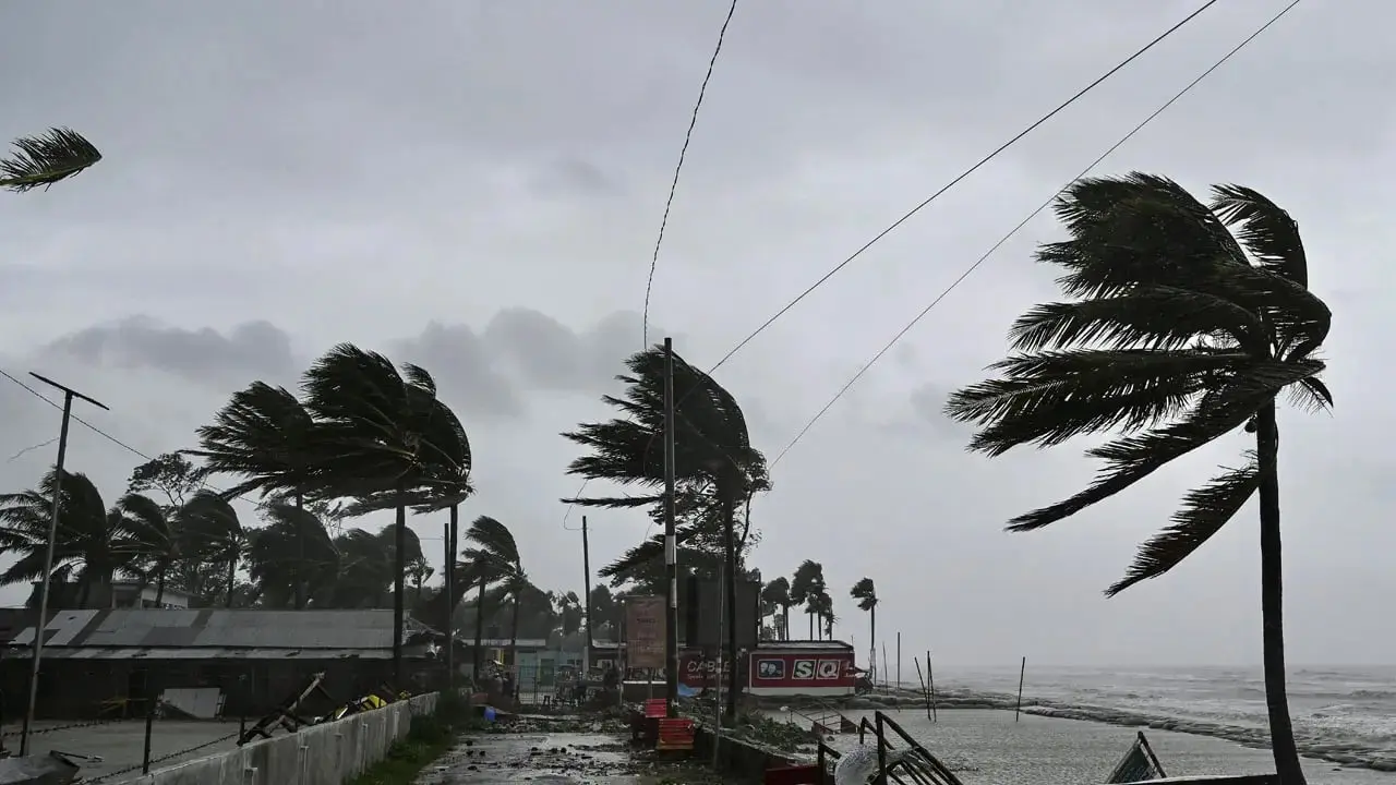 দেশের ৮ অঞ্চলের নদীবন্দরে সতর্কতা