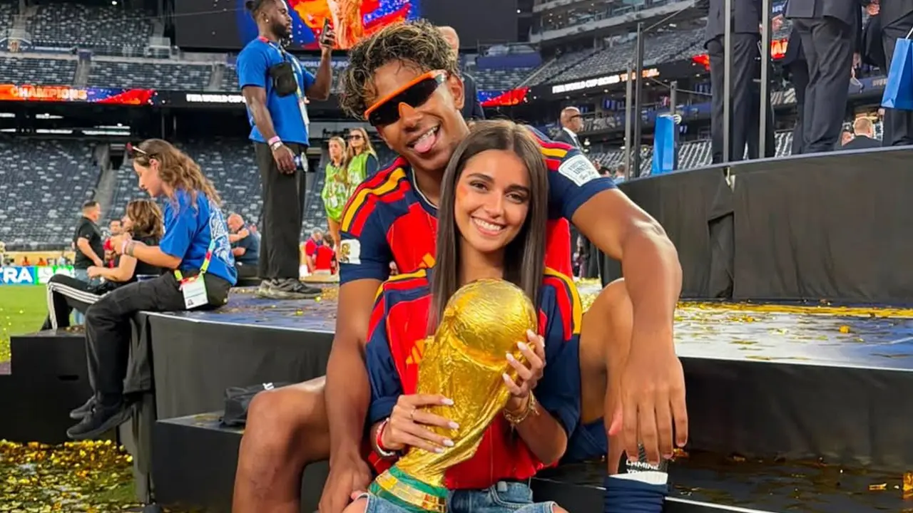 স্পেনের শিরোপা জয়ের মঞ্চে ইয়ামালের বান্ধবী, কে এই গার্সিয়া?