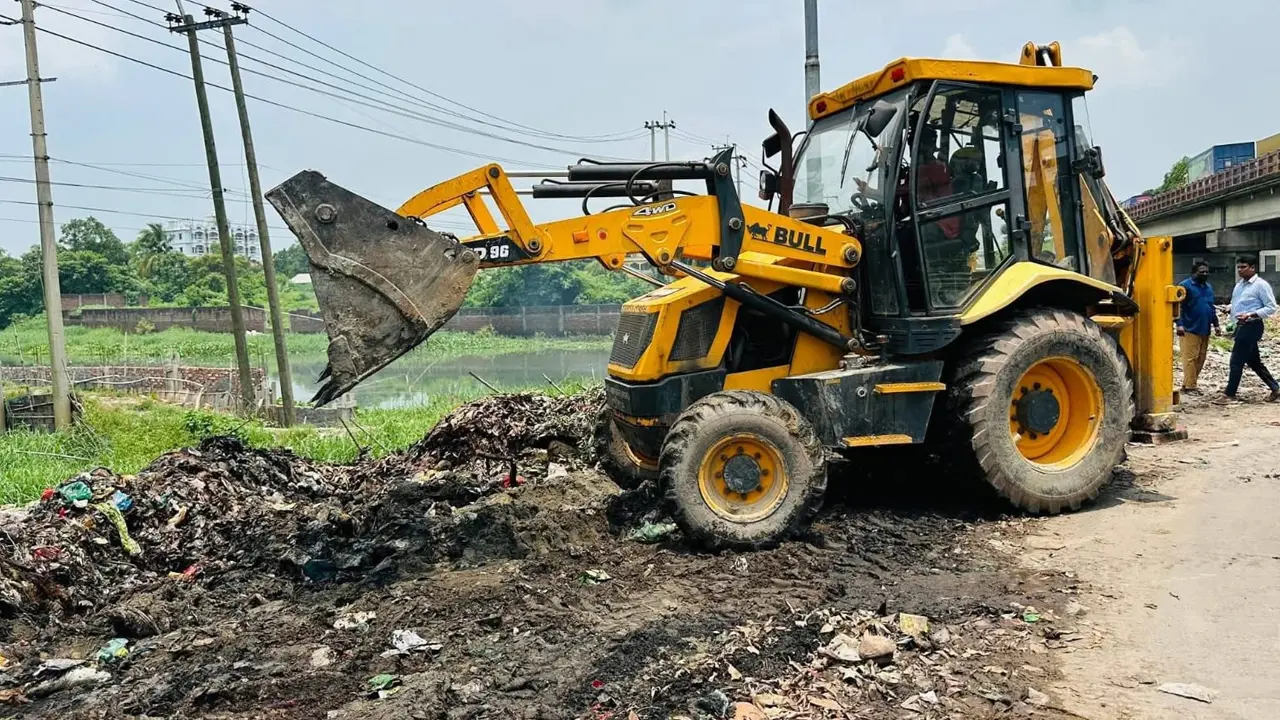 ময়লার ভাগাড় অপসারণে মাঠে ইউএনও, তিন ধাপে স্থায়ী সমাধানের উদ্যোগ