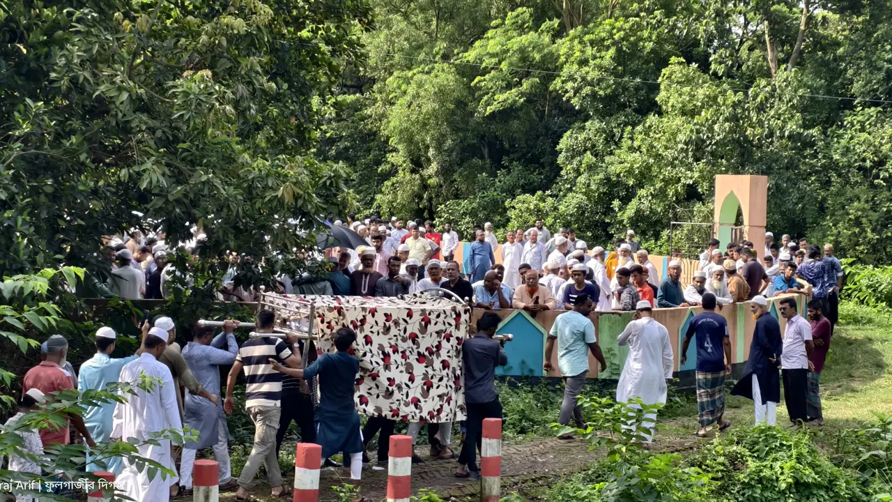 দেশে ফিরলেন জামাই-শ্বশুর,  ৪১ ঘণ্টা পর মা-মেয়েকে পাশাপাশি কবরে দাফন