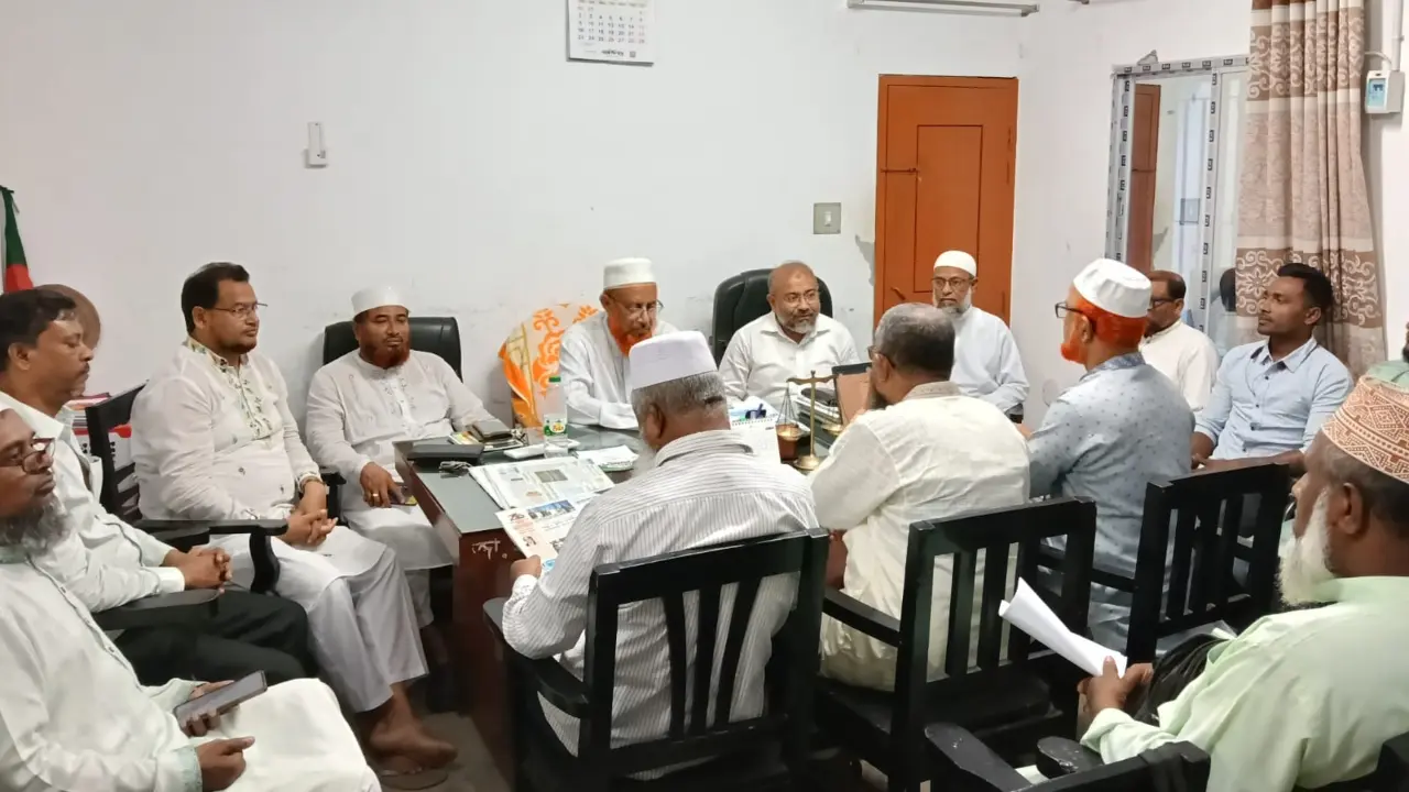 সীমান্ত নিরাপত্তা জোরদারের দাবিতে সাতক্ষীরায় ১১ দলের সভা