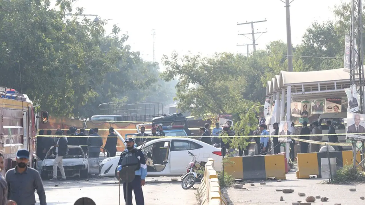 পাকিস্তানে জোড়া বোমা হামলা, নিহত ৭