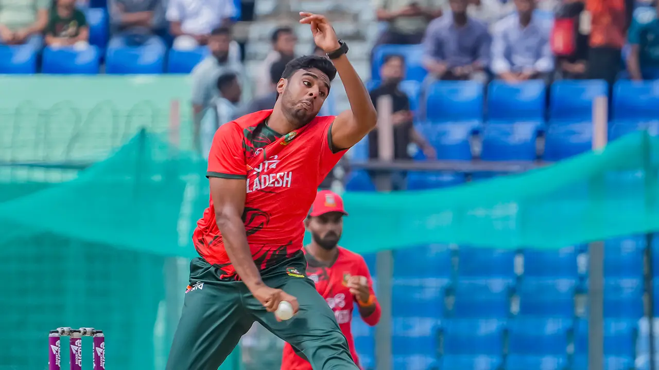 অভিষেকে ব্যর্থ সাকলাইন, তবু কেন সময় দেওয়া উচিত বিসিবির?