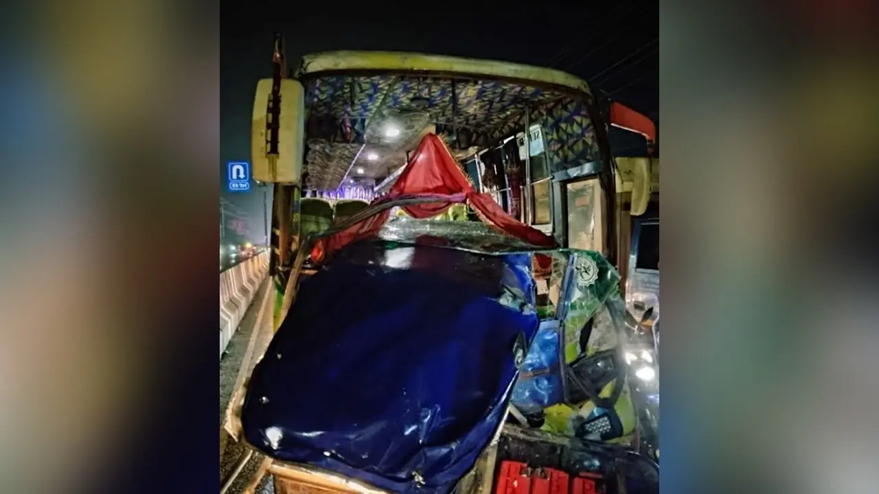 কুমিল্লায় যাত্রীবাহী বাস-অটোরিকশার সংঘর্ষ, নিহত ৩
