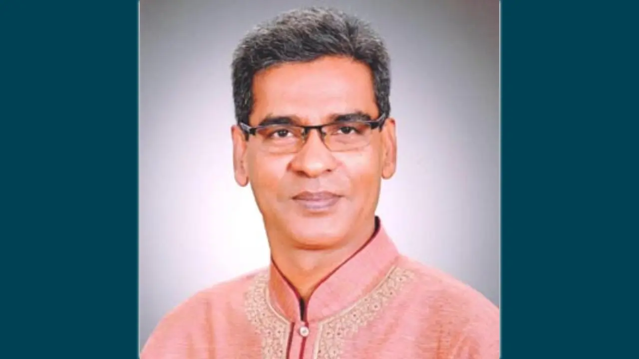 অনেকে রিকশায় চড়তেন, এখন প্রাডো গাড়িতে চড়ে জুলাই চেতনা বিক্রি করেন
