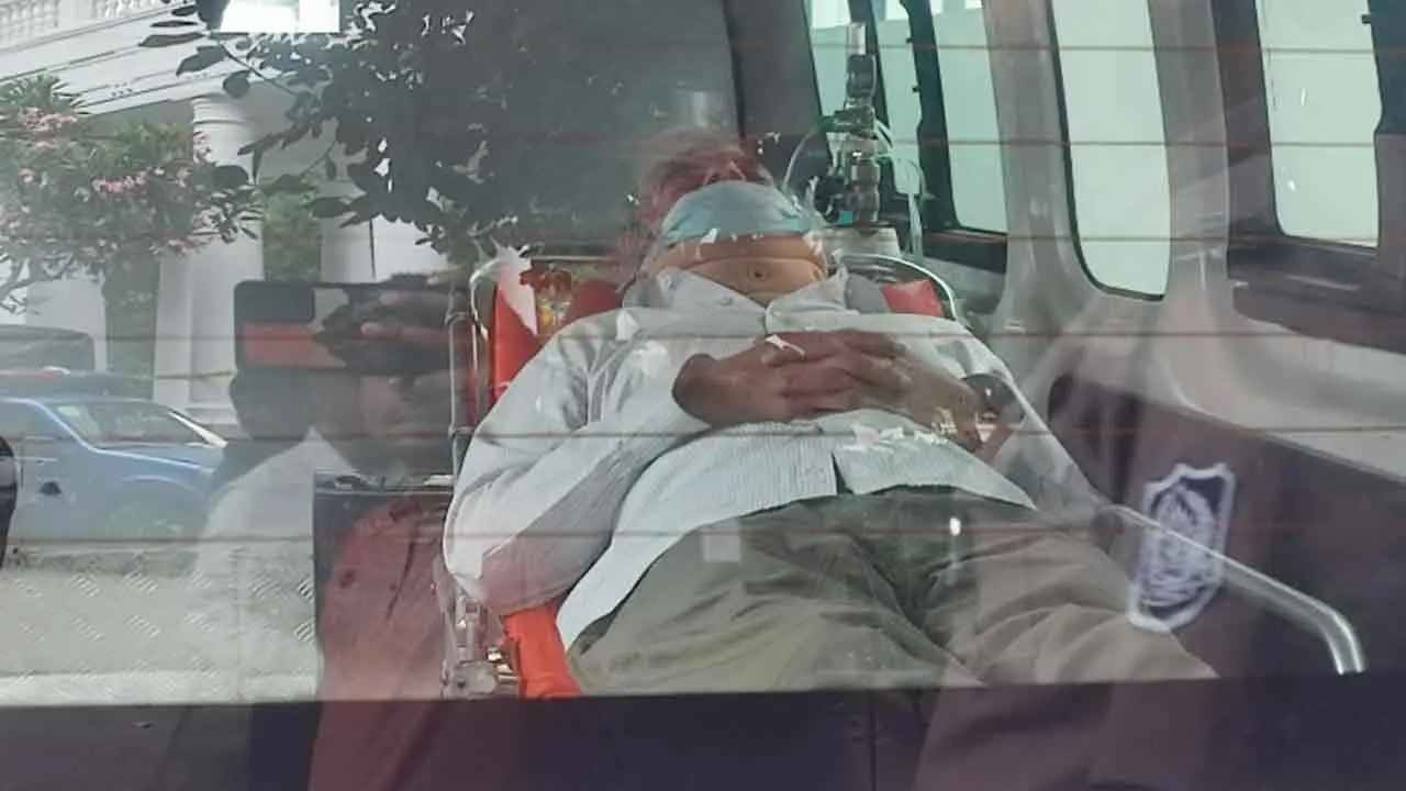 অ্যাম্বুলেন্সে ট্রাইব্যুনালে আনা হলো সাবেক এমপি ফজলে করিমকে