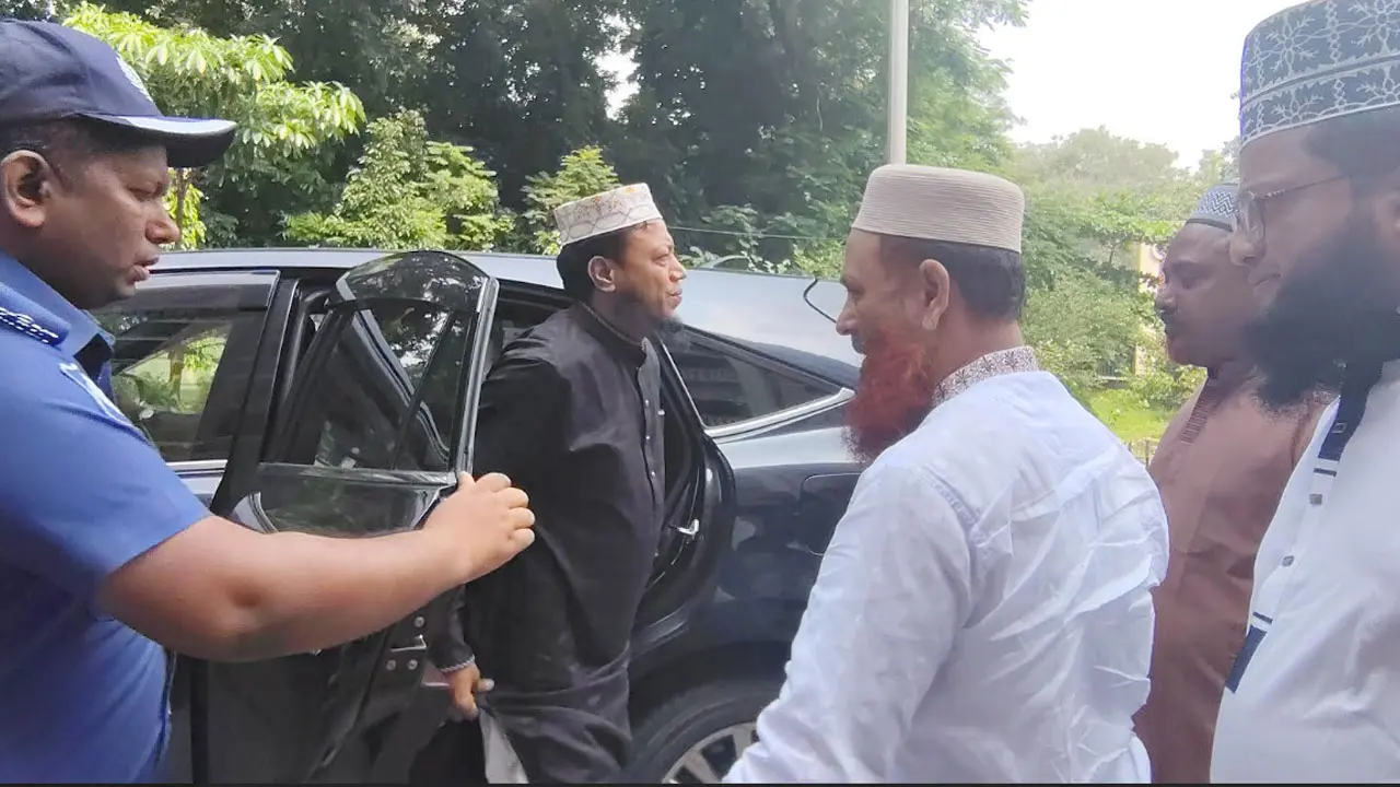 আত্মসমর্পণ করতে সিরাজগঞ্জ আদালতে আমির হামজা