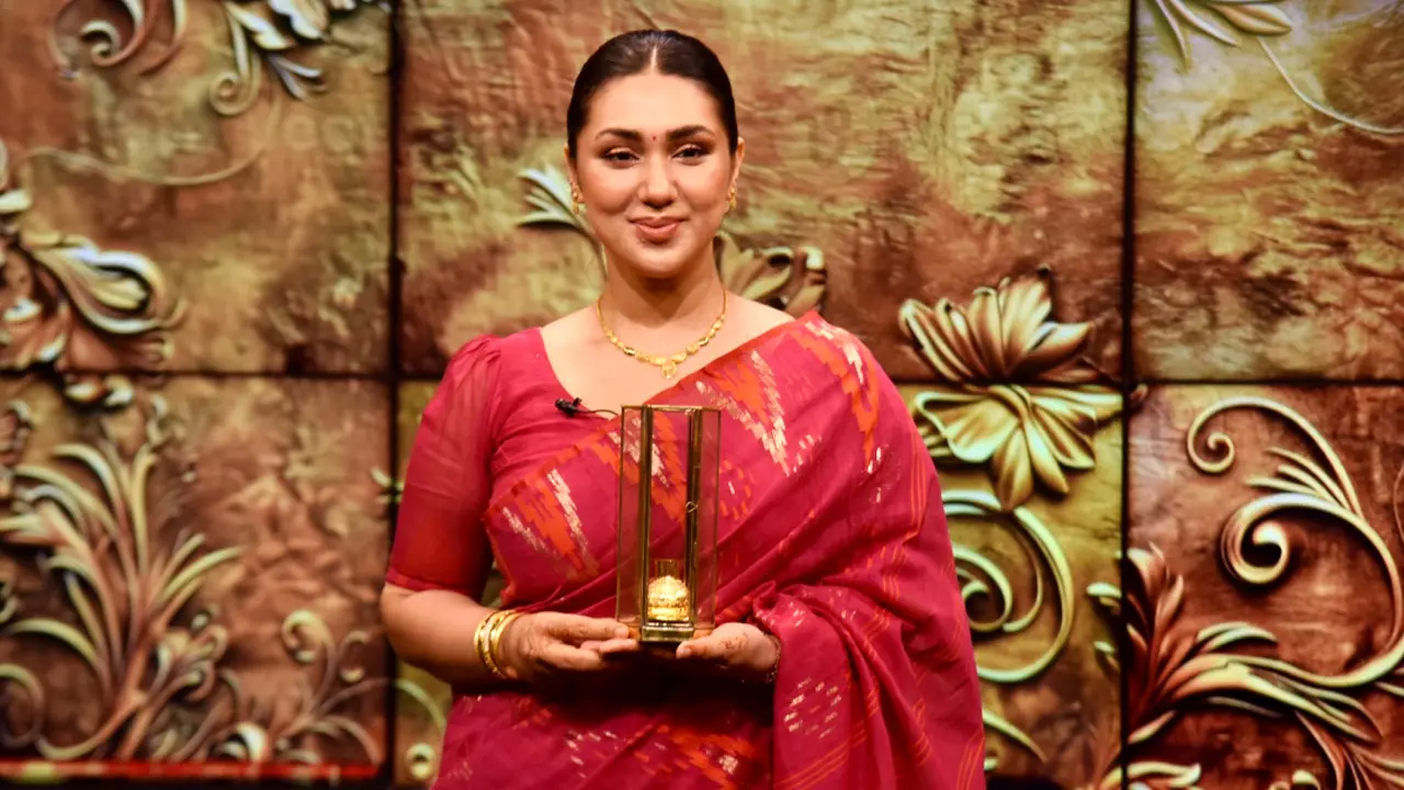 সোনার কলস পেয়ে অপু: অনেক চেষ্টা করে কান্না লুকিয়েছি