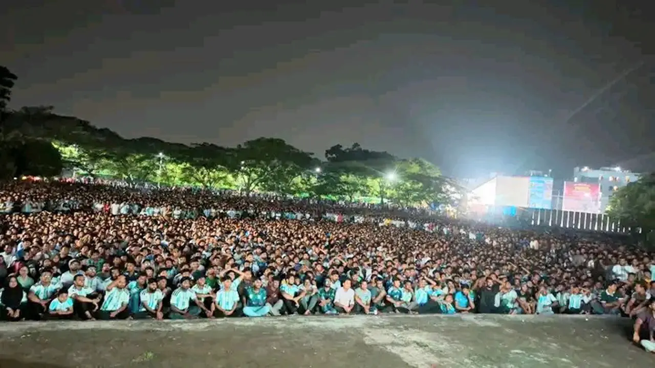 আর্জেন্টিনা-অস্ট্রিয়া ম্যাচে বেরোবি ক্যাম্পাসে হাজারো সমর্থকের ঢল