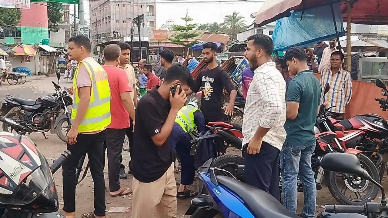 কেএমপির বিশেষ অভিযানে গ্রেপ্তার ৬২