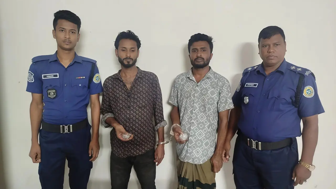 ইয়াবা নিয়ে ছাত্রদল নেতাসহ গ্রেপ্তার ৪