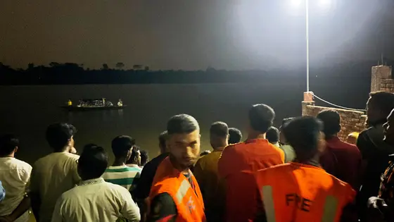 খানজাহান আলীর দিঘিতে শিশুকে কামড়ে নিয়ে গেল কুমির