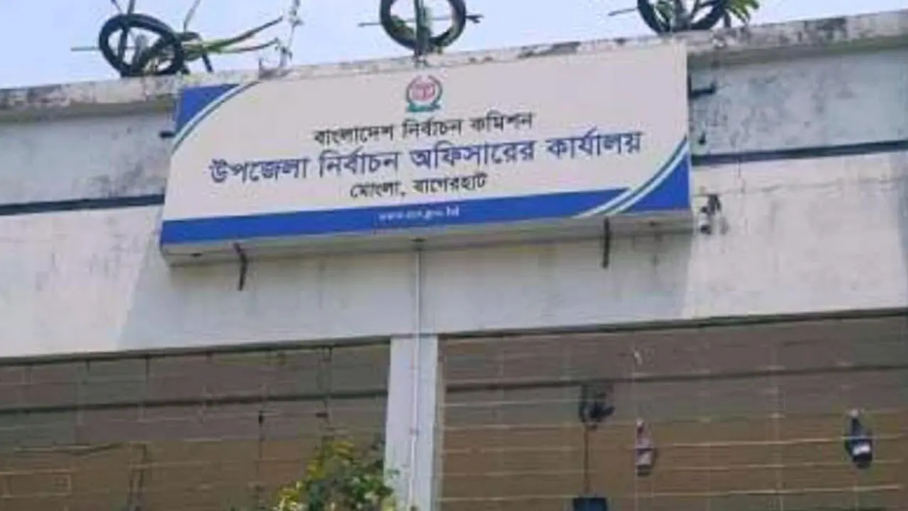 মোংলা নির্বাচন অফিসে বন্ধ ভোটার স্থানান্তর সেবা