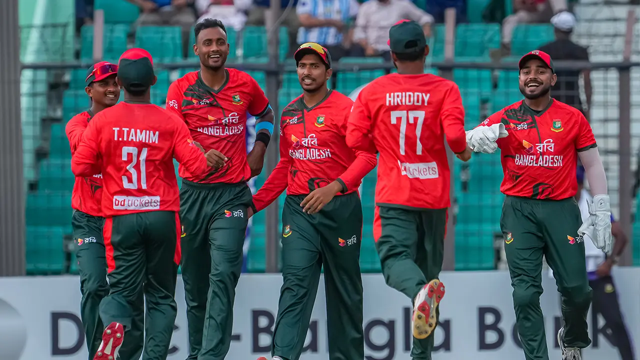 এক রান করতেই ২ উইকেট হারাল অস্ট্রেলিয়া