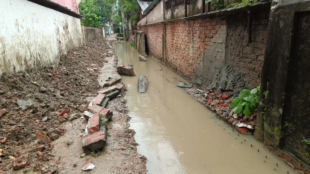 বরিশালে নির্মাণাধীন ড্রেনের পাশের দেওয়াল ধসে শ্রমিকের মৃত্যু