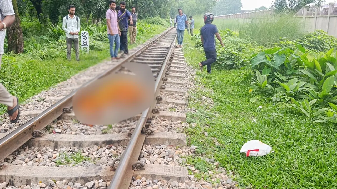 বাকৃবিতে রেললাইনে কাটা পড়ে অজ্ঞাত এক নারীর মৃত্যু