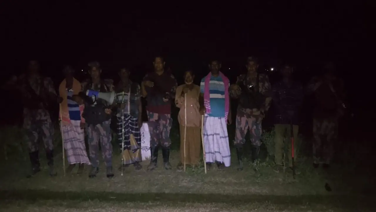 কুষ্টিয়া সীমান্তে পুশ ইন আতঙ্ক, বিজিবির সঙ্গে পাহারায় স্থানীয়রা