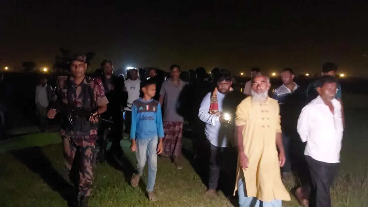 ঠাকুরগাঁও সীমান্তে সর্বোচ্চ সতর্কতা, দিন-রাত পাহারায় বিজিবি-গ্রামবাসী