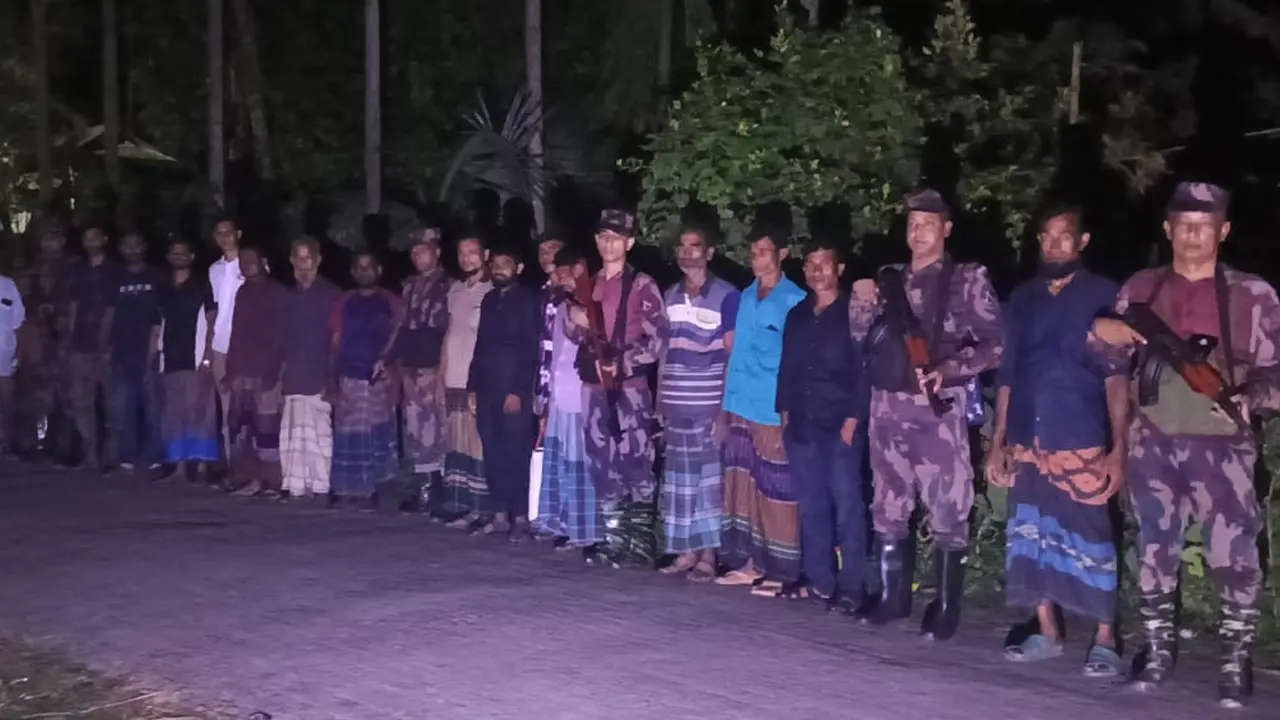 কুড়িগ্রাম সীমান্তে পুশইন প্রতিরোধে বিজিবির সঙ্গে মাঠে স্থানীয়রা