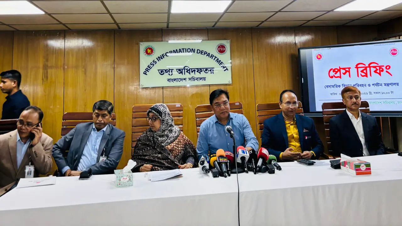 হাজিদের ১৫০ লাগেজ কেটে চুরির অভিযোগ অসত্য : বিমান প্রতিমন্ত্রী