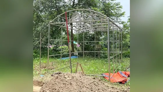 কবর খুঁড়তে গিয়ে বিদ্যুৎস্পৃষ্টে প্রাণ গেল ২ জনের