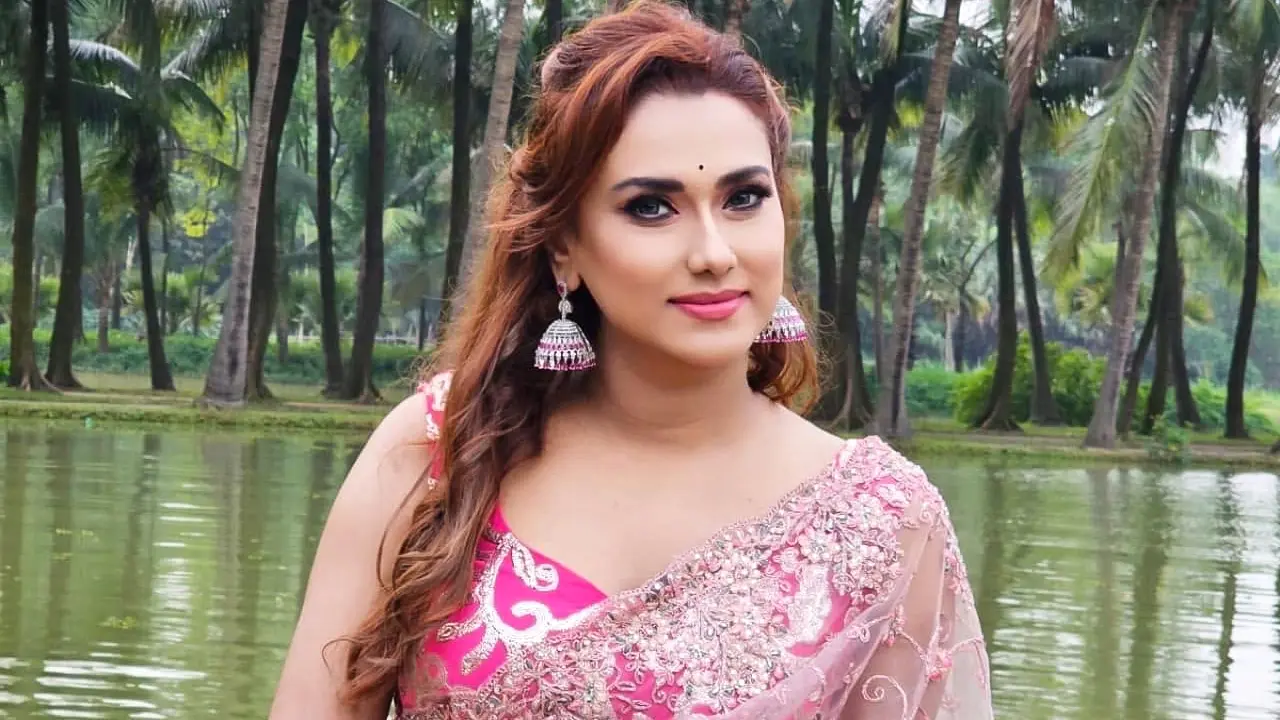 ‘কথিত স্বামী’ গুঞ্জনে চটেছেন ববি, দিলেন ওপেন চ্যালেঞ্জ