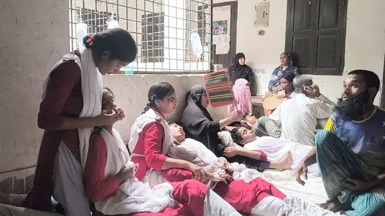 বডি স্প্রের তীব্র ঘ্রাণে অসুস্থ নবম শ্রেণির ১৩ শিক্ষার্থী