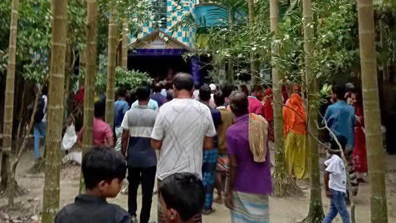 মসজিদে নামাজরত প্রবাসী ছোট ভাইকে কুপিয়ে হত্যা, অভিযুক্ত বড় ভাই পলাতক
