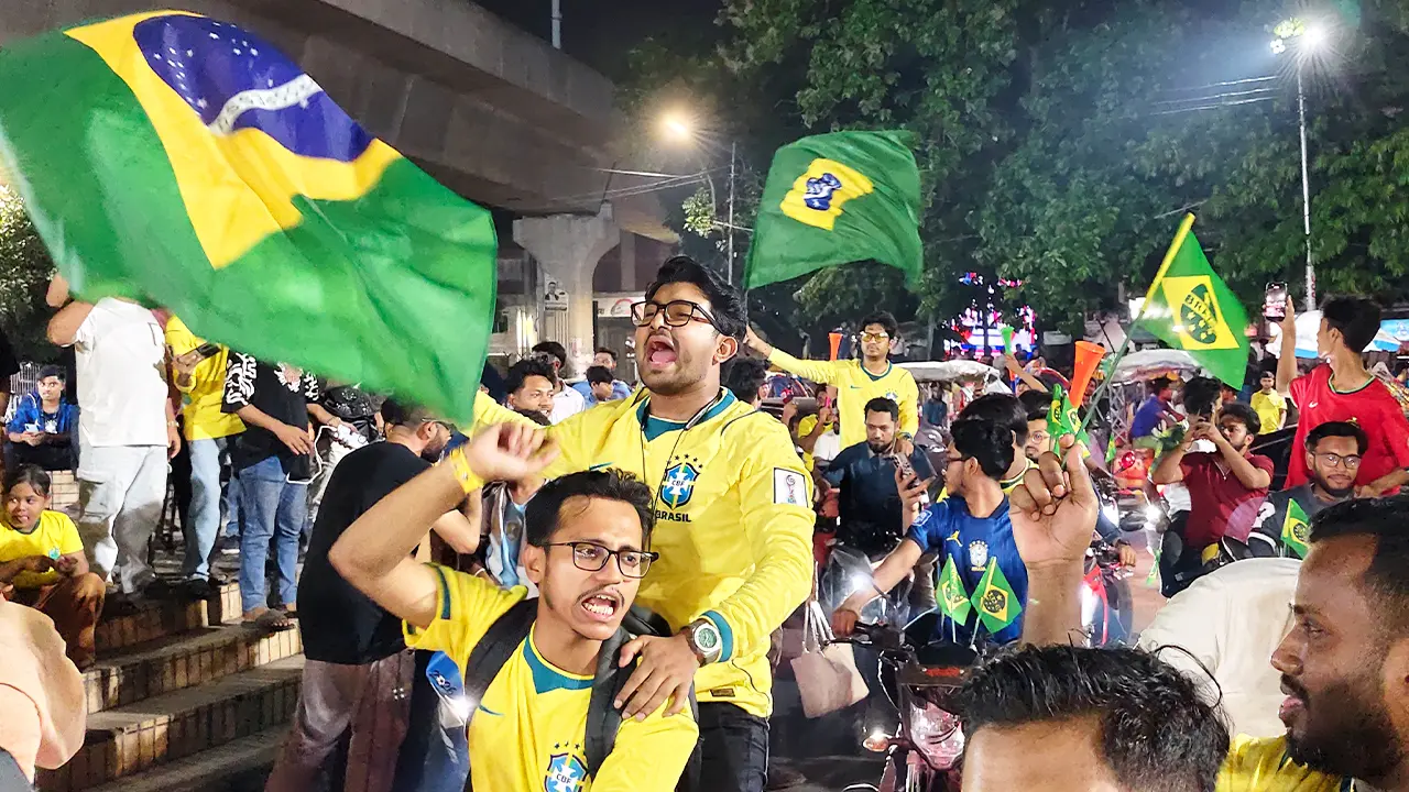 ব্রাজিলের প্রথম ম্যাচ ঘিরে টিএসসিতে উৎসবের আমেজ, সমর্থকদের উল্লাস