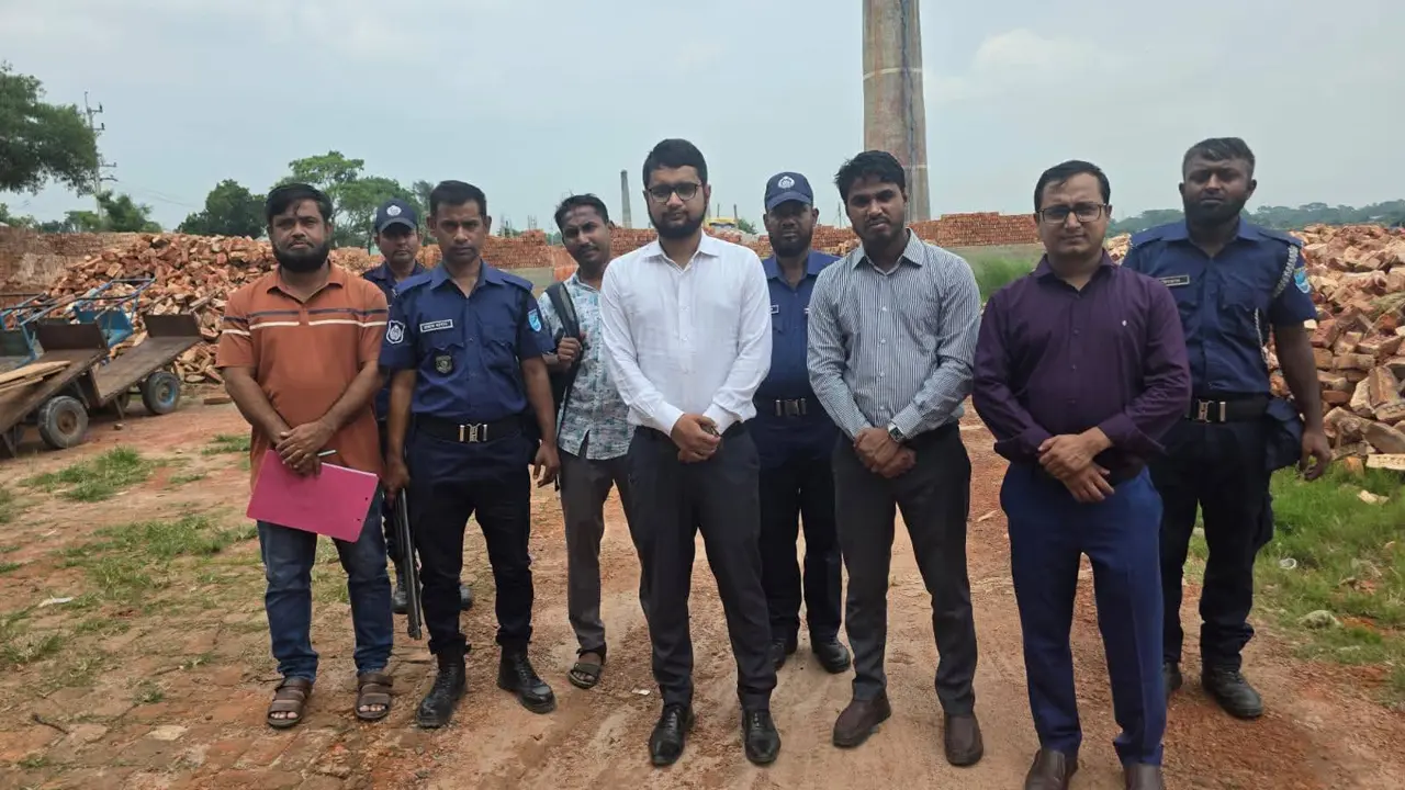 নারায়ণগঞ্জে দুই ইটভাটাকে দেড় লাখ টাকা জরিমানা, বন্ধের নির্দেশ