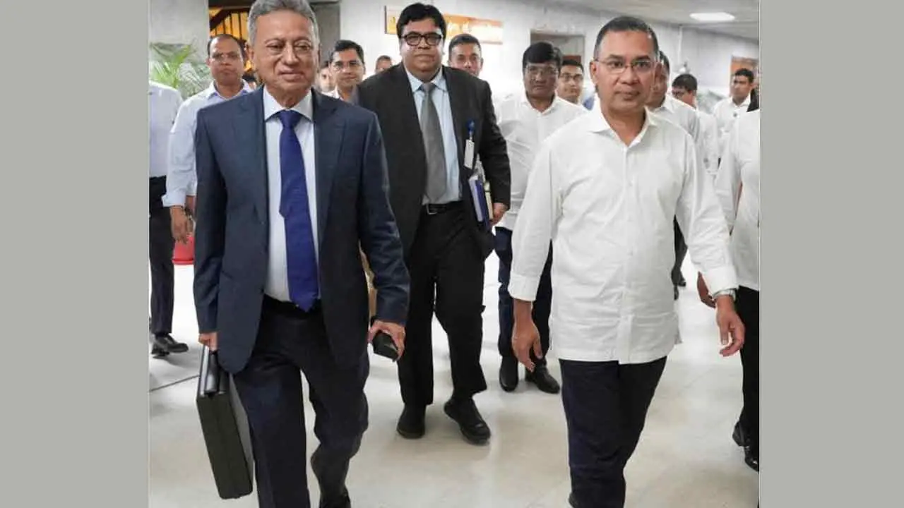 ফের ব্রিফকেস হাতে নিয়ে সংসদে অর্থমন্ত্রী
