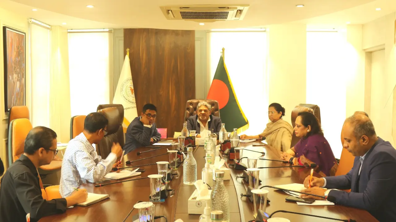 ডিএসইকে রিয়েল-টাইম সার্ভেইল্যান্স জোরদারের নির্দেশ বিএসইসির