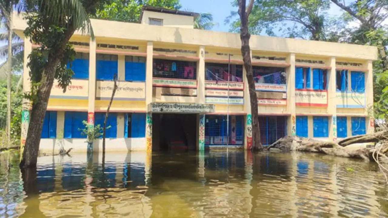 ১১২ সরকারি প্রাথমিক বিদ্যালয় কাম বন্যা আশ্রয়কেন্দ্র অনুমোদন