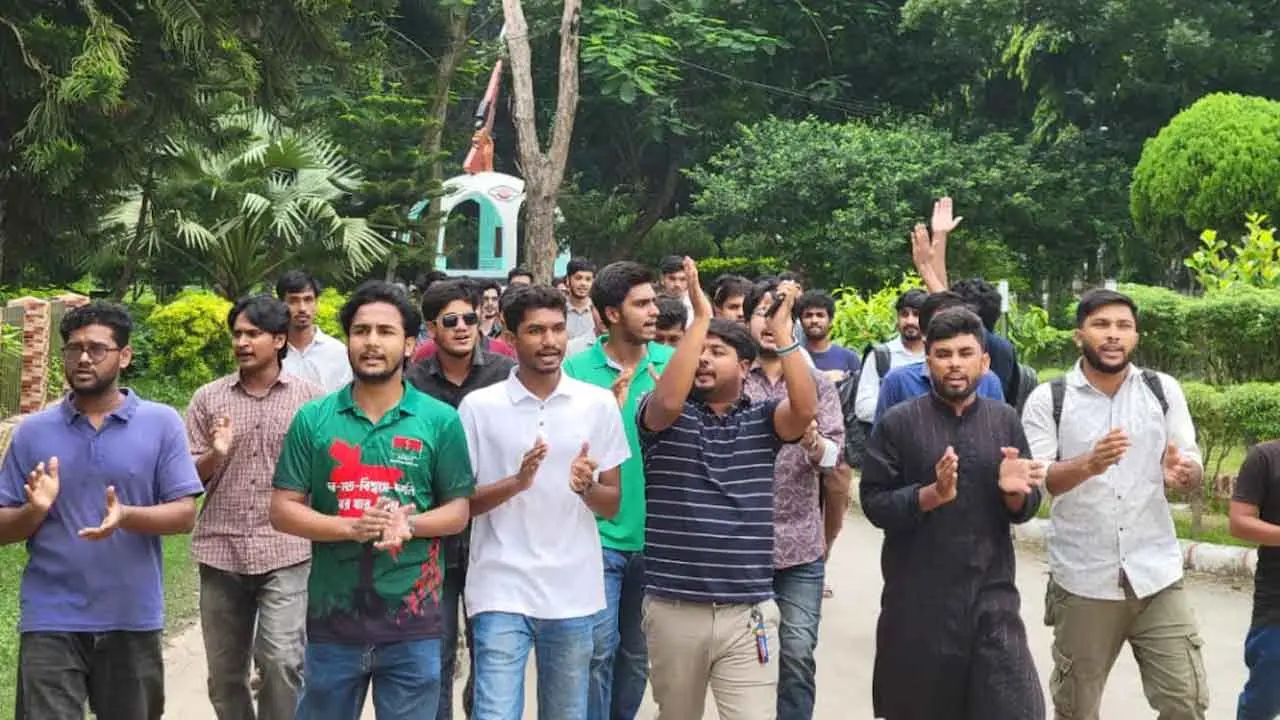 আ. লীগের বিরুদ্ধে ইবিতে ছাত্রদলের বিক্ষোভ