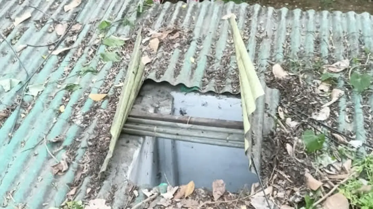 মোহাম্মদপুরে টিনের চাল কেটে বিকাশের দোকানে দুর্ধর্ষ চুরি