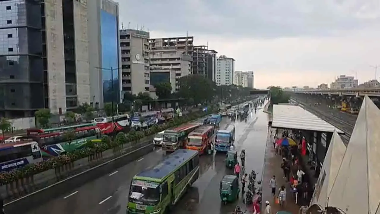 ১৭ অঞ্চলে ঝড়ের আভাস, নদীবন্দরে সতর্কতা