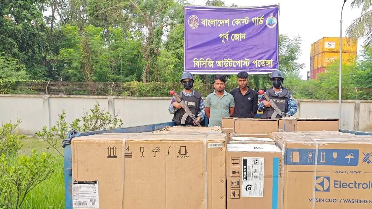 চট্টগ্রামে শুল্ক ফাঁকি দিয়ে আনা ইলেকট্রনিক্স সামগ্রীসহ গ্রেপ্তার ২