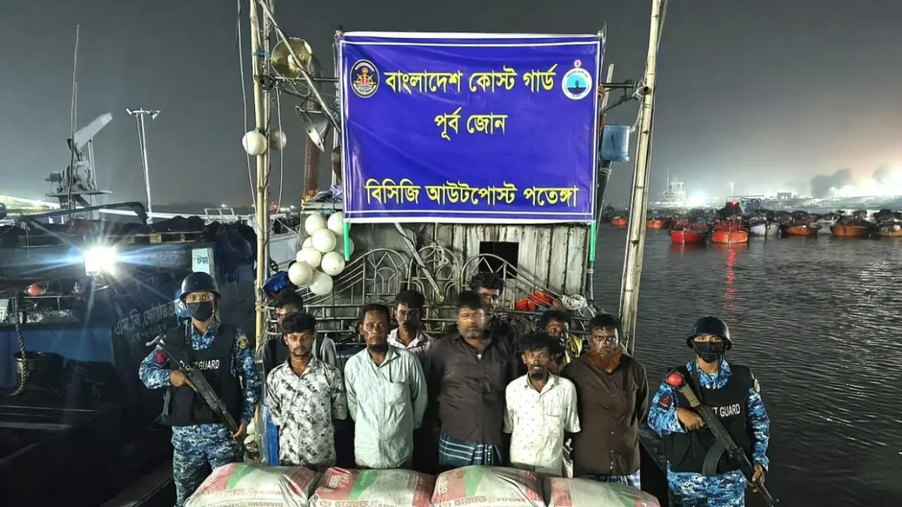 কোস্ট গার্ডের পৃথক অভিযানে বিপুল পরিমাণ চোরাই সরঞ্জাম জব্দ, আটক ১৮