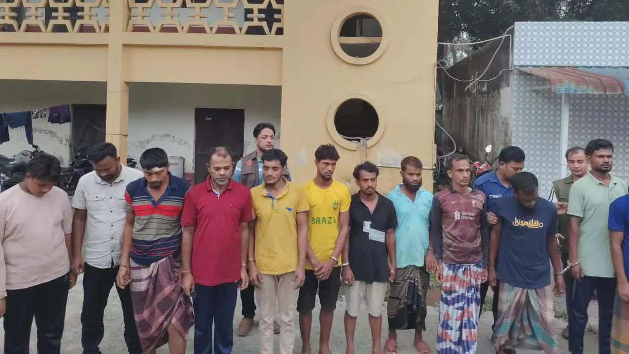 কুমিল্লায় হাইওয়ে পুলিশের গাড়ি ভাঙচুরের ঘটনায় গ্রেপ্তার ১৯