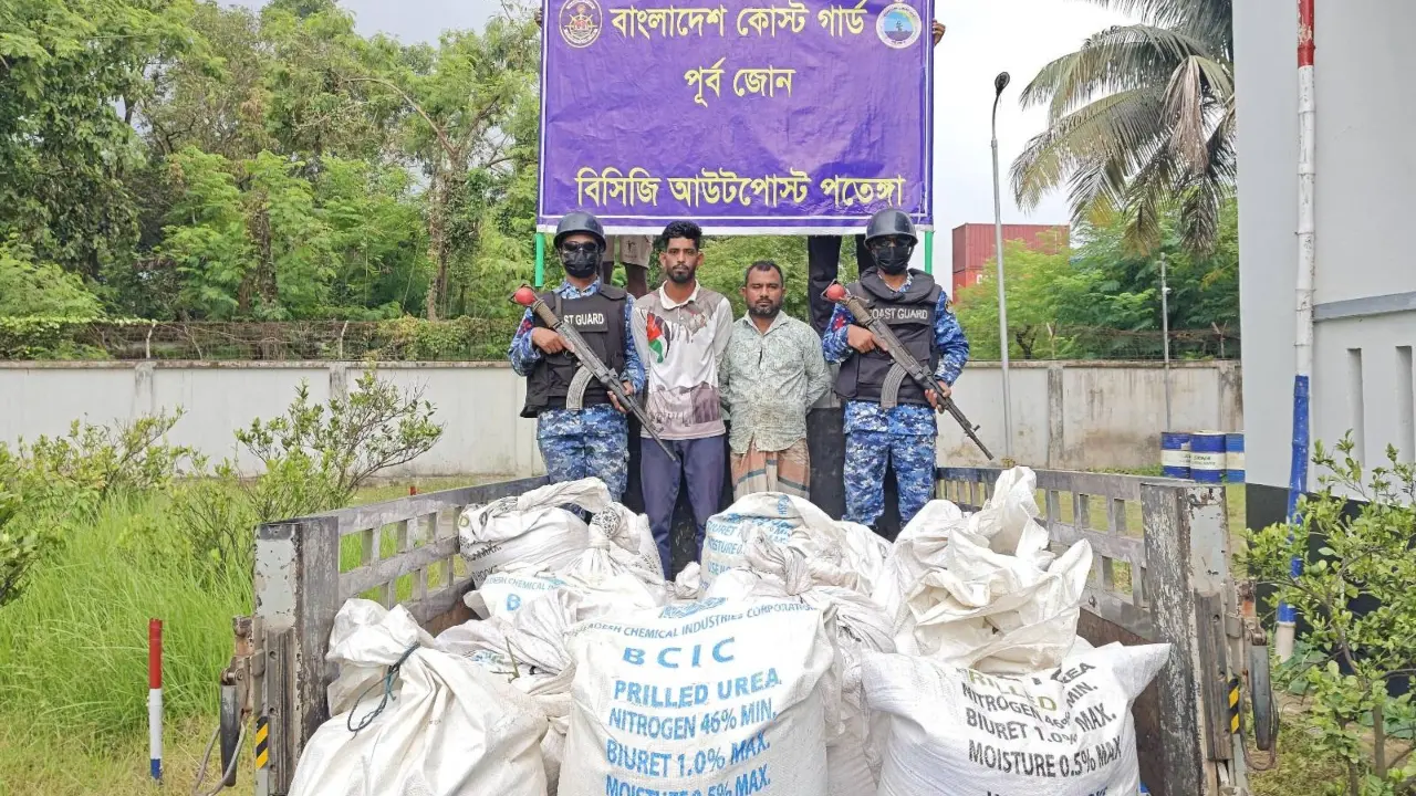 পতেঙ্গায় কোস্টগার্ডের অভিযানে বিপুল চিনি জব্দ, আটক ২