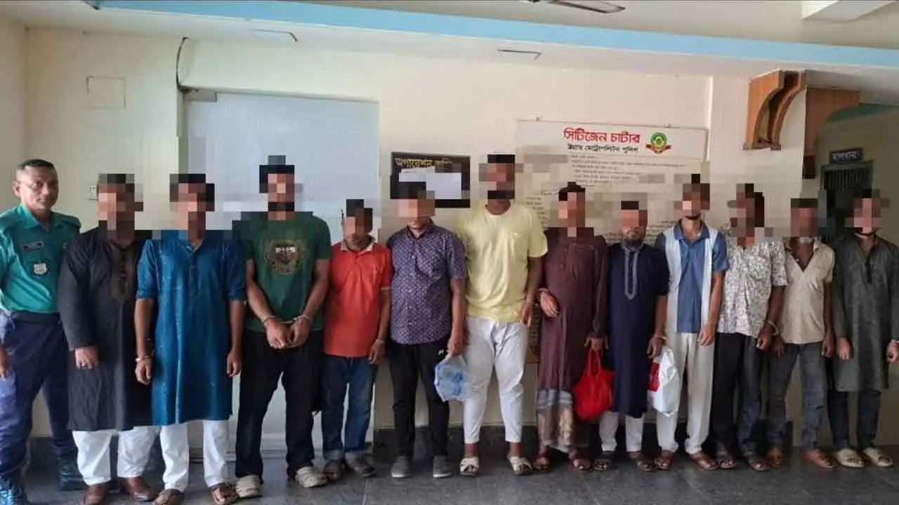 চট্টগ্রামে নিষিদ্ধ সংগঠনের মিছিল, সাঁড়াশি অভিযানে গ্রেপ্তার ১৩