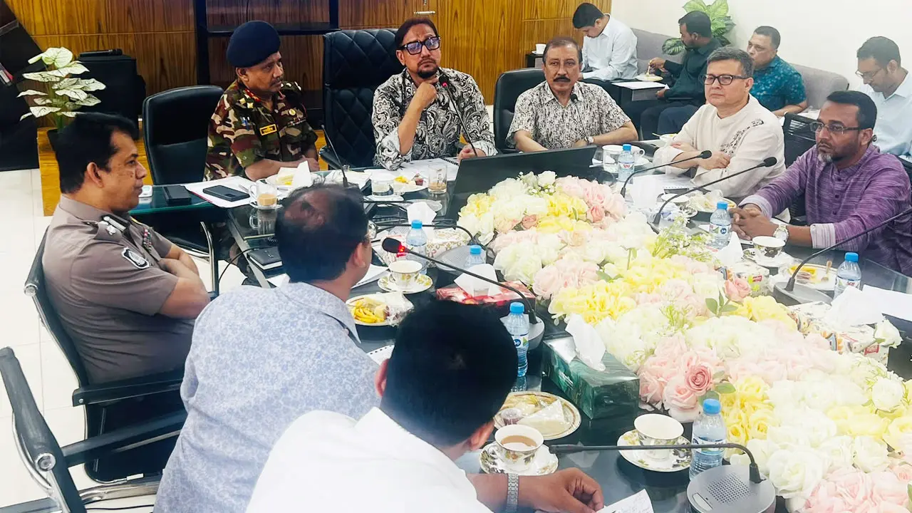 ভাড়া বাড়ল, অ্যাম্বুলেন্স সিন্ডিকেটও ‘বৈধ’ হল মেয়রের বৈঠকে