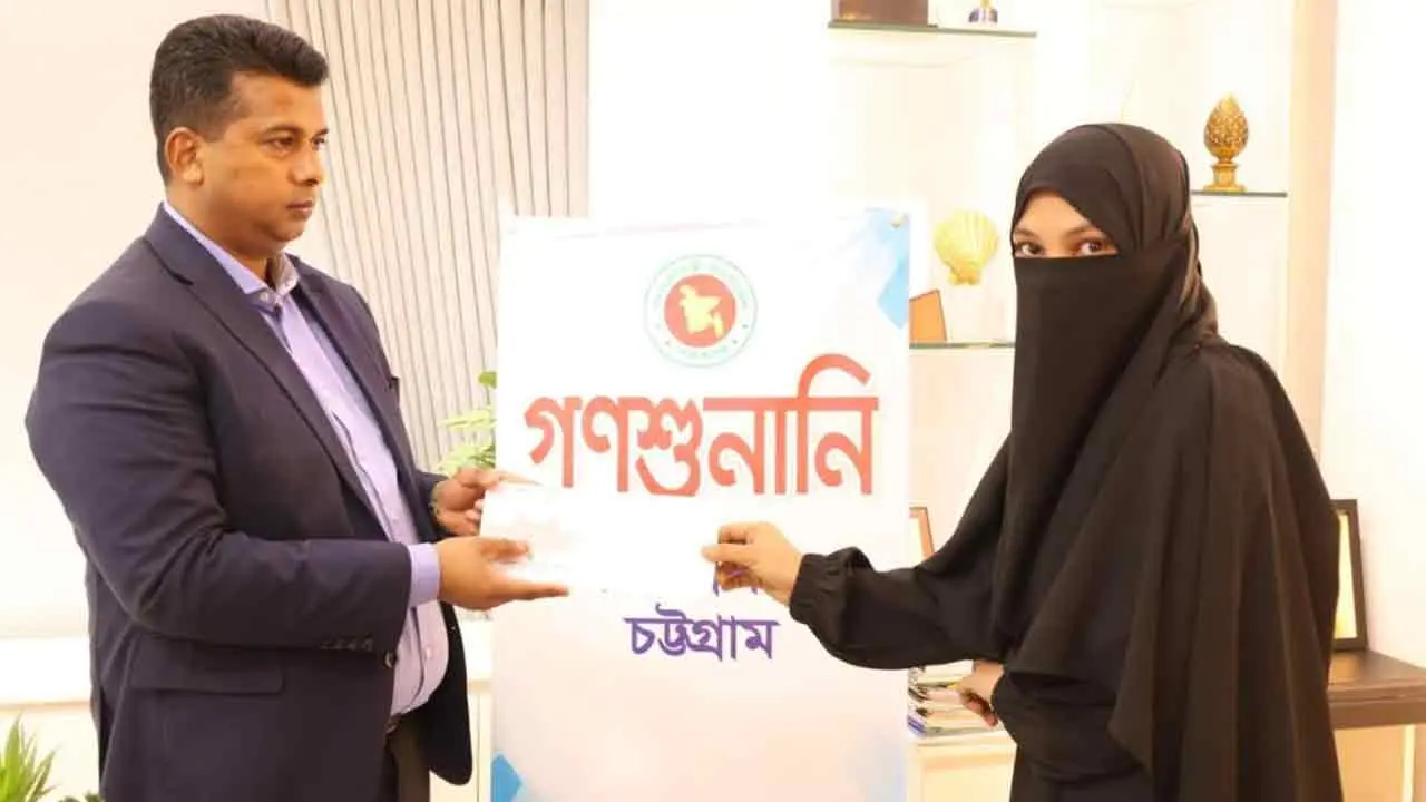 ডিসির সহায়তায় বিশ্ববিদ্যালয়ে পড়ার স্বপ্নপূরণের পথে চা বিক্রেতার মেয়ে