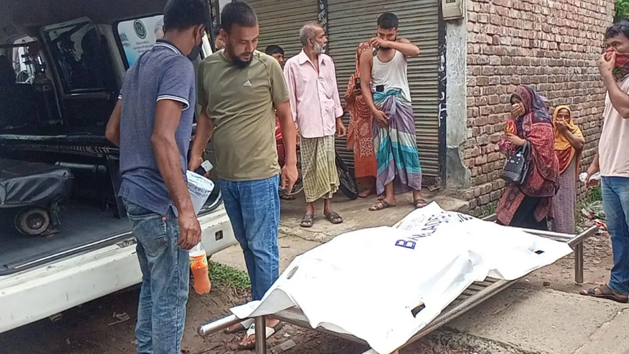 ঘরের বিছানায় নারীর মরদেহ, মৃত্যুর কারণ নিয়ে ধোঁয়াশা