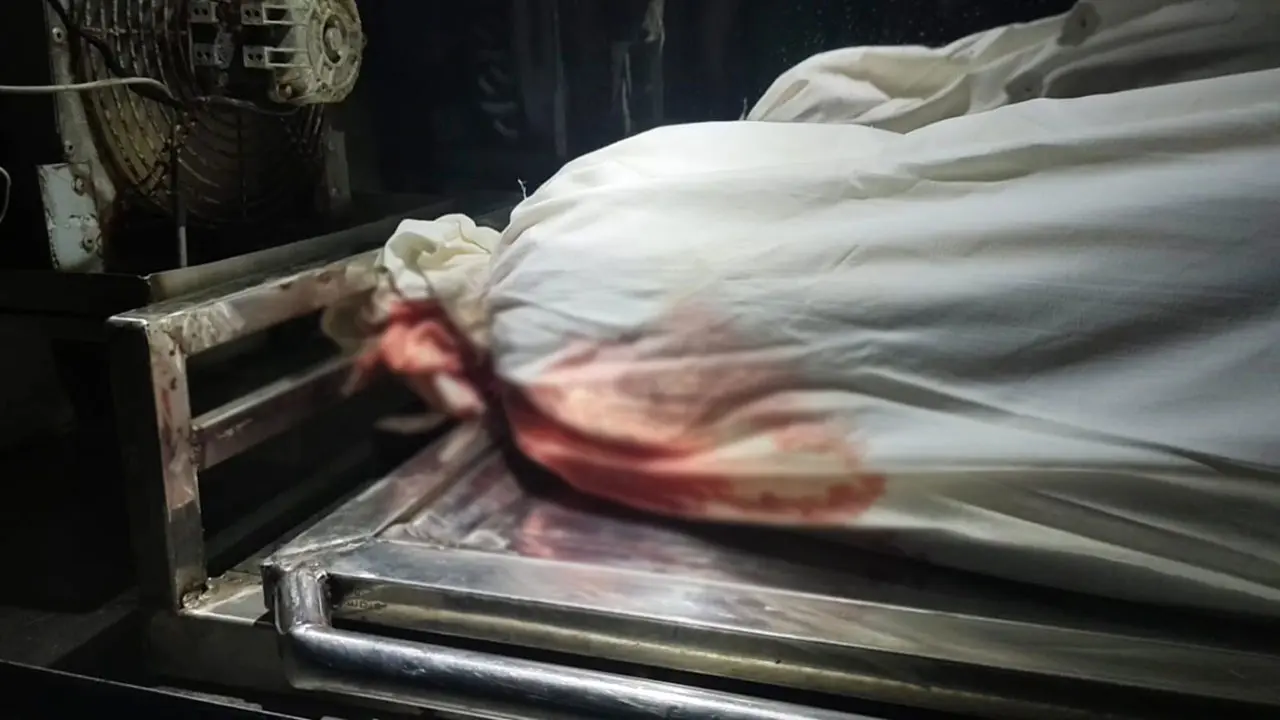 কাফনে রক্তের দাগ দেখে জানাজা স্থগিত, রাউজানে বৃদ্ধের মরদেহ উদ্ধার