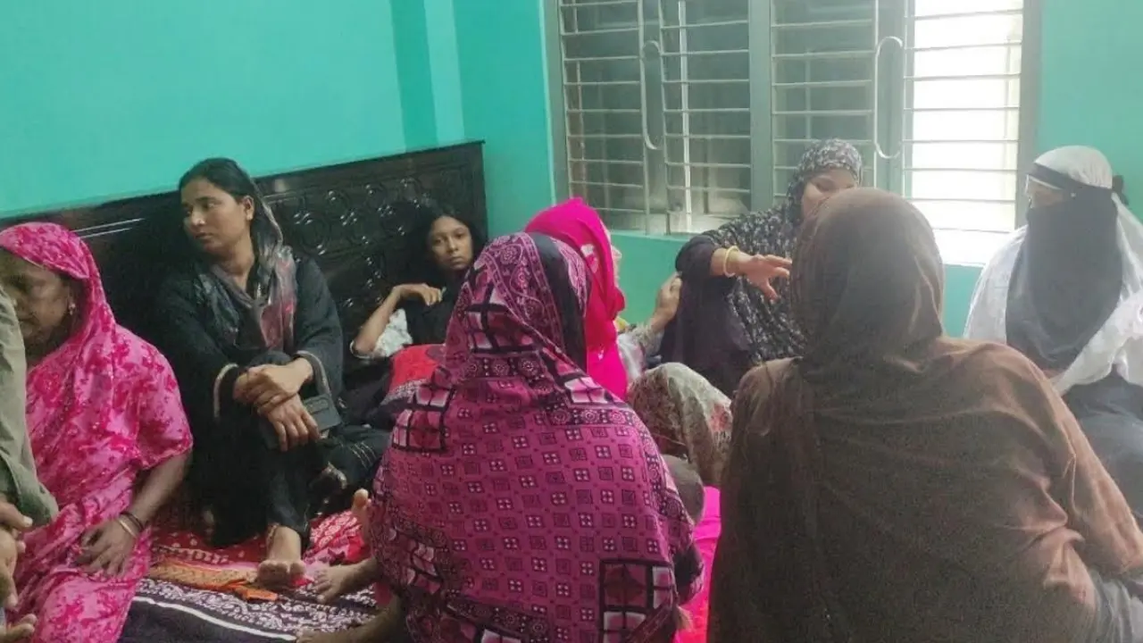 ভিডিও কল চালু ছিল, পাশে ঝুলছিল যুবকের মরদেহ
